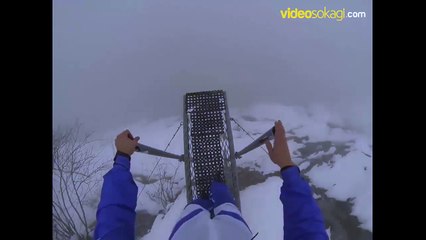 Yükseklik korkusu olan bu atlayışı izlemesin...