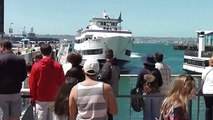 Un bateau rate son approche et fonce dans le quai