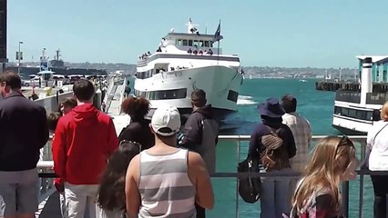 Un bateau rate son approche et fonce dans le quai