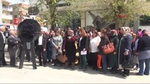 Batman'da Ak Partili Kadınlar CHP İl Başkanlığı'na Siyah Çelenk Bıraktı
