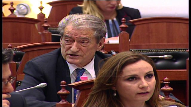 Arrihet marrëveshja, Leskaj e Suli në Kushtetuese - Top Channel Albania - News - Lajme