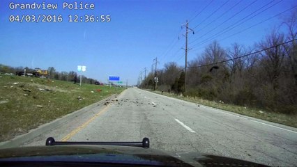 Video herunterladen: Police chase, crash caught on dramatic dashcam video