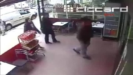 İzmir Börekle Kandırdıkları Yaşlı Adamın Evinde Silahlı Gasp