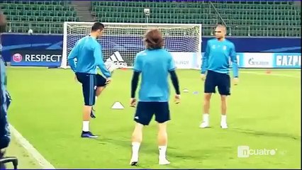 Le joli geste technique de Cristiano Ronaldo à l'entraînement - Real Madrid