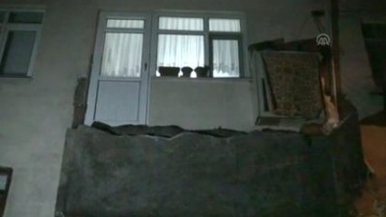 Evin Balkonu Çöktü: 3 Yaralı