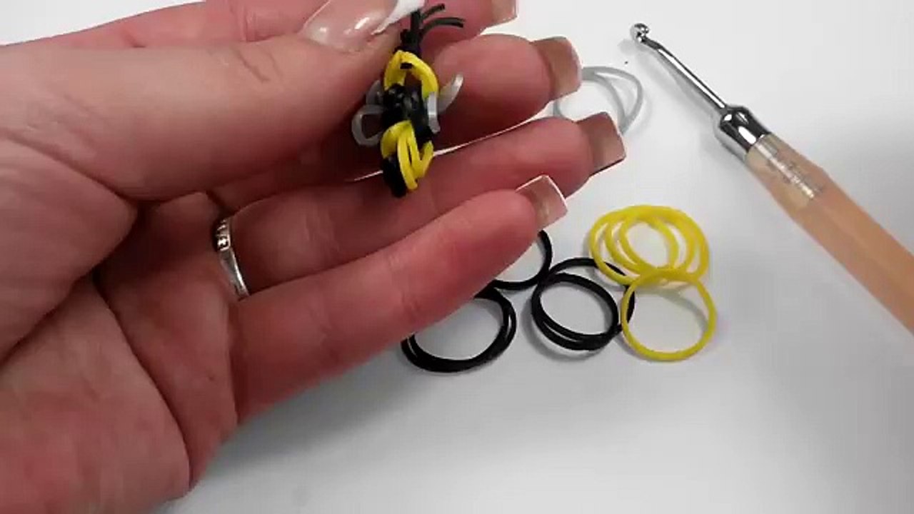 ПЧЕЛА из Резинок Rainbow Loom.Как Сплести Пчелу Плетение из резинок Видеоуроки. #плетениеизрезинок
