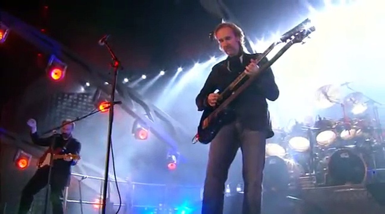 genesis - 2007 turn it on again live concert cinema show 46