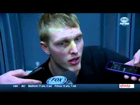 Jennings se lastima en el partido ante Bucks