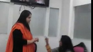 NAB officer’s wife threatened daughter of Actress Shugata Ijaz, gets beaten up her staff and ransack her saloon