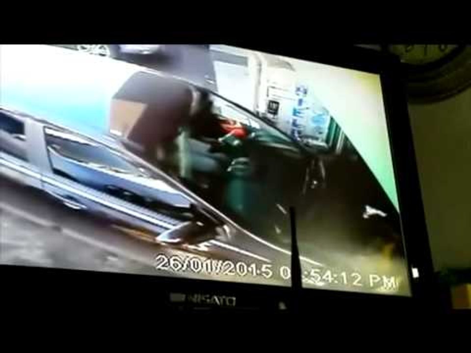 Conductora pierde control de su vehículo y arrolla a persona en Hato ...