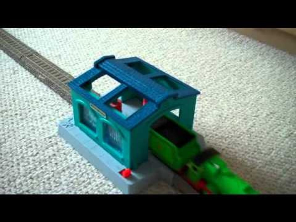 Trackmaster Engine Wash with Henry Thomas The Tank Engine Kids Toy Train Set Thomas The Tank Engine