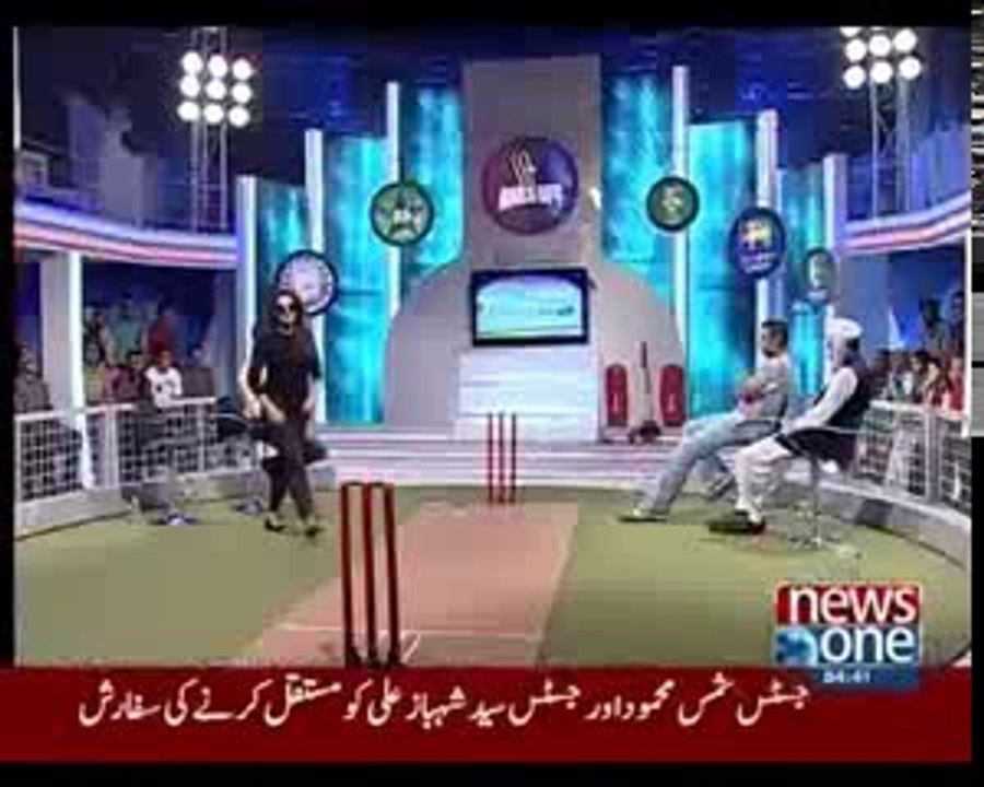 Mathira Leave the Live Show After Badly Insult