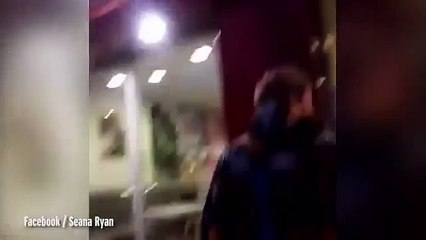 Un rat énorme squatte dans un restaurant KFC... Fan de poulet?!