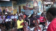 Música clásica para salir de la calle en Kenia