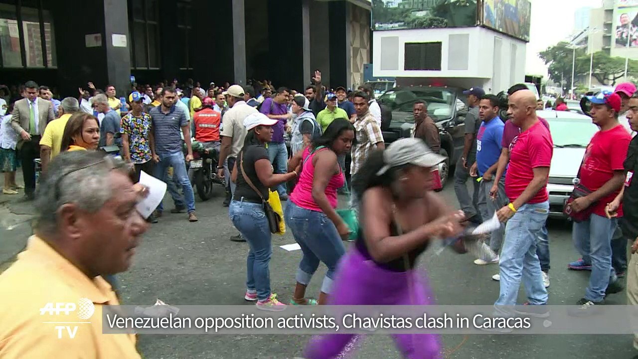 Venezuelan opposition and Chavistas clash in Caracas