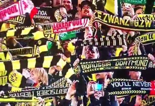 Les fabuleux supporters de Dortmund et de Liverpool s'affrontent sur le célèbre You'll Never Walk Alone