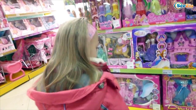Хелло Китти и Ярослава. Шопинг в магазине игрушек. Покупка Самоката. Видео для детей. Hello Kitty