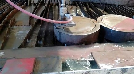 Corte 9cm de acero con agua