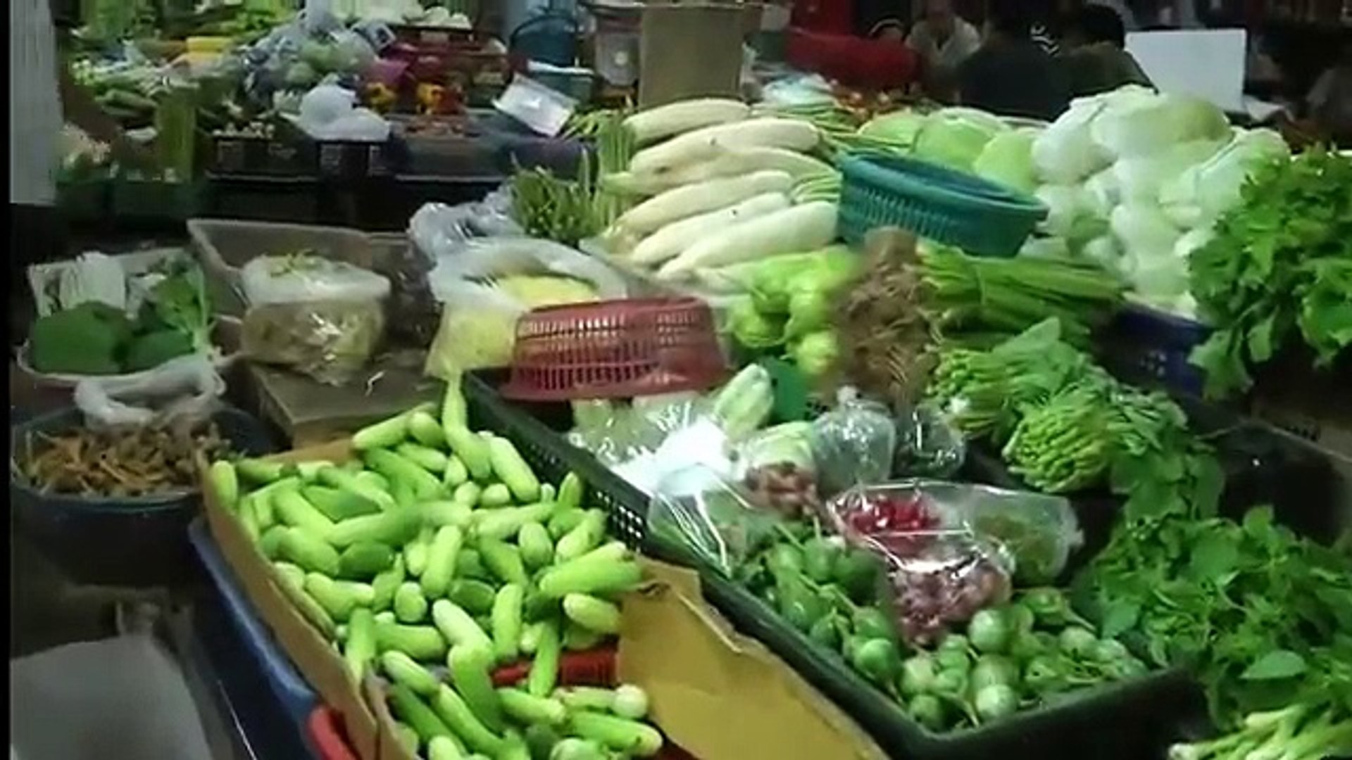 ⁣Street Food Adventure at Pattaya Food Market - Thai Street Food Documentary
