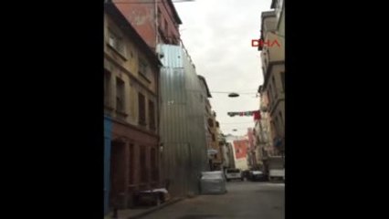 Beyoğlu'nda Binanın Çökme Anı Kamerada