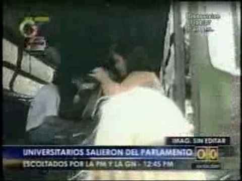 Salen estudiantes opositores de Asamblea Nacional