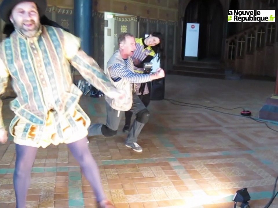 VIDEO (41) Théâtre burlesque : Luc Caisson tourne au château de Blois !