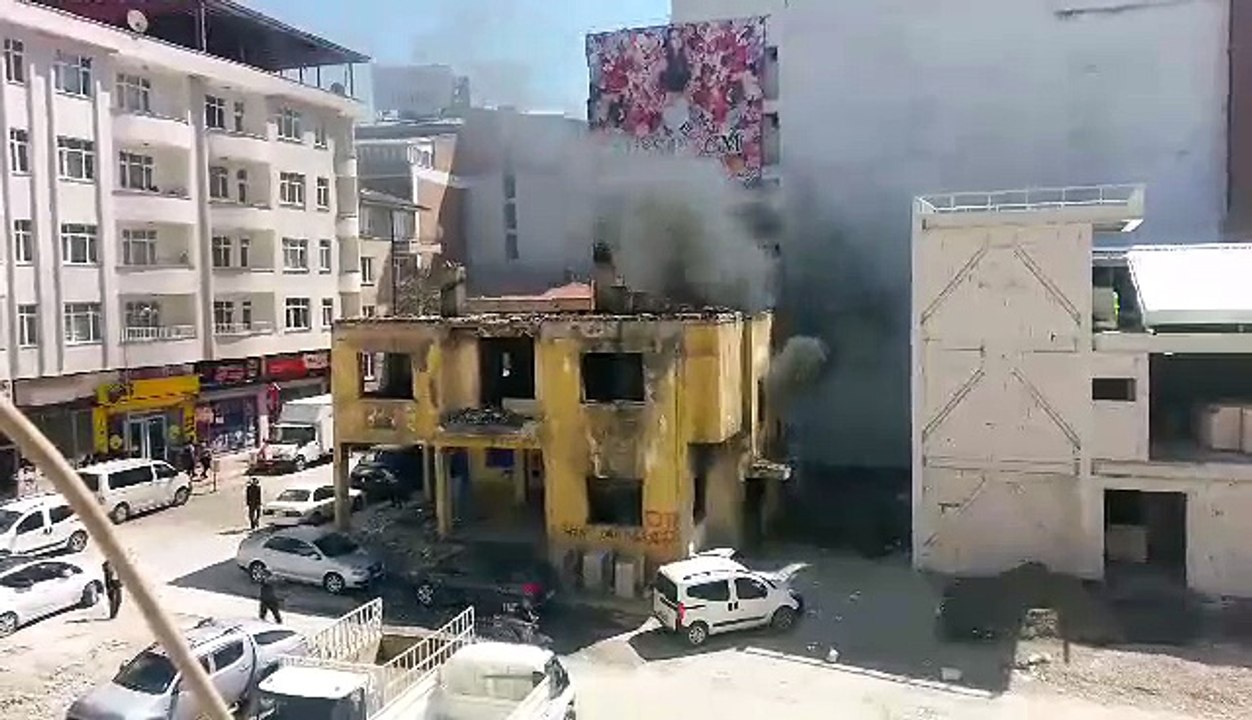 Van'da Korkutan Yangın