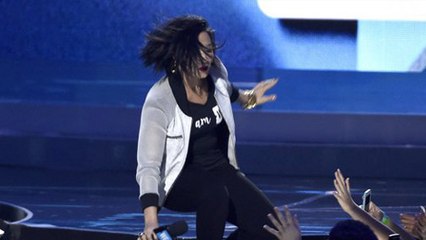 Demi Lovato FALLS On Stage