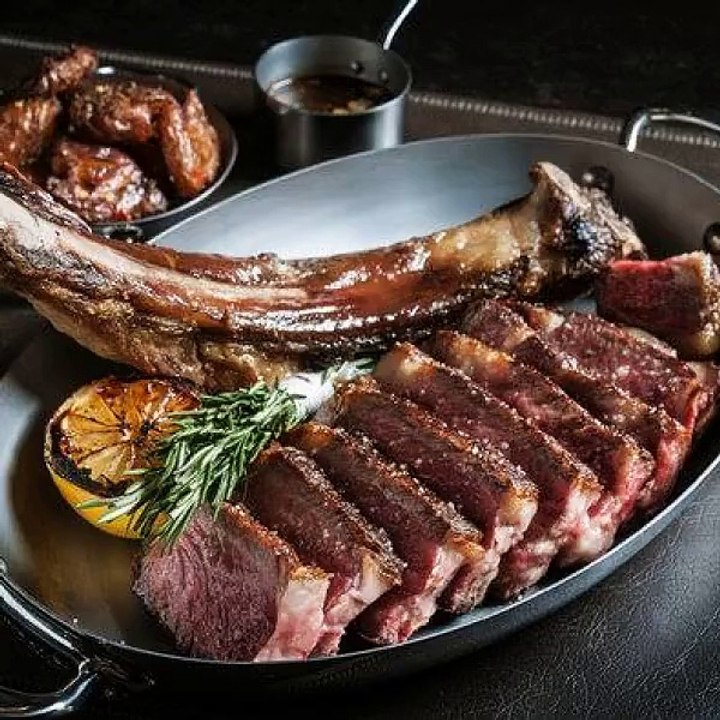 STEAK (R)EVOLUTION – Angus Tomahawk slideshow