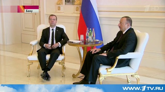 Дмитрий Медведев посетил Армению и Азербайджан для обсуждения нагорно-карабахского вопроса.