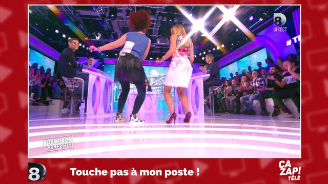 Maïtena Biraben et ses chroniqueurs du Grand Journal embrassent... une tomate !