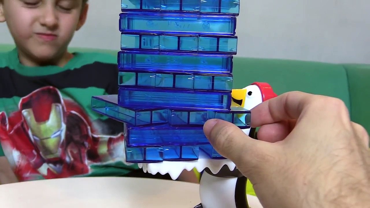 Jogo Pinguim Tremelik com Hulk e George da Peppa Pig Brincando Brinquedos Infantil Toys