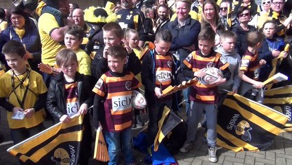 Welcome the team bus at the European Quarter Final