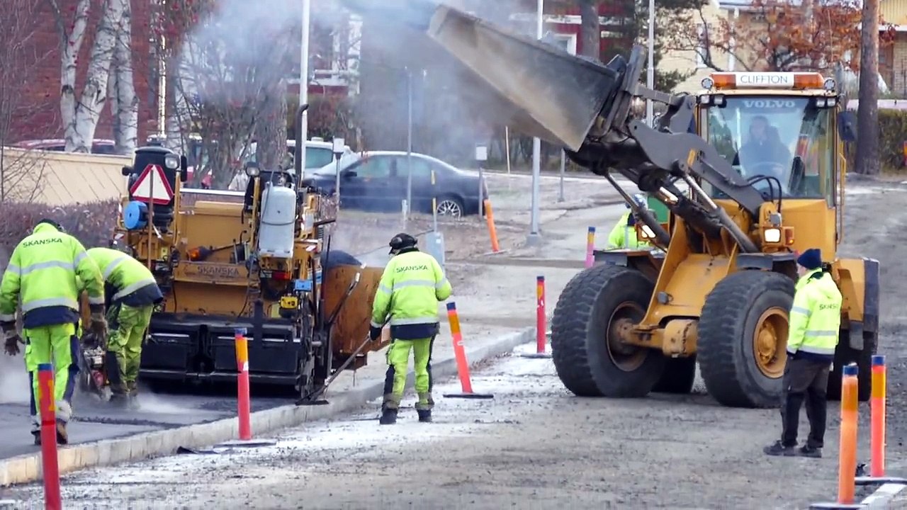 Volvo L70D & Bitelli BB632 paving a sidewalk