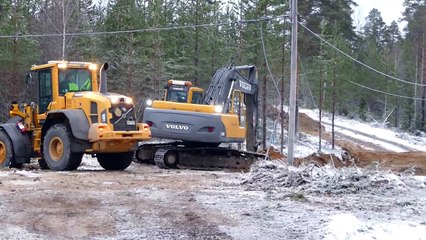 Volvo L60G & EC240B working with ski tracks