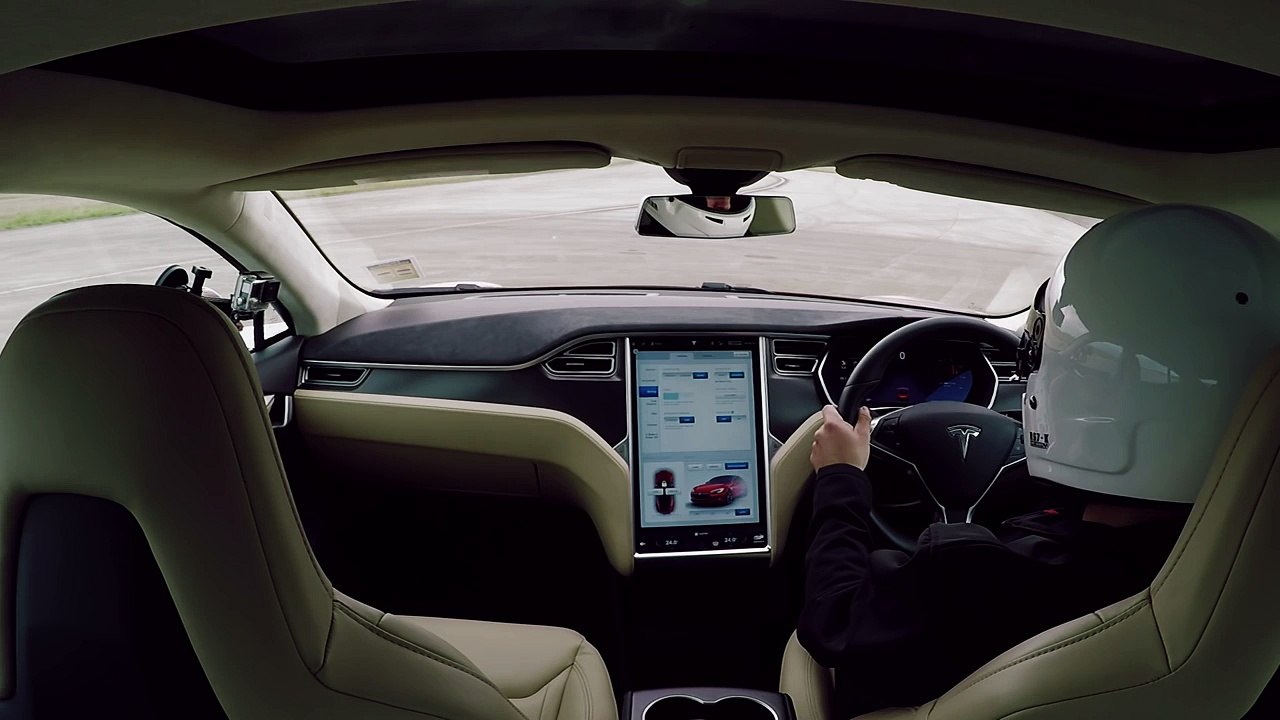 Qantas vs Tesla