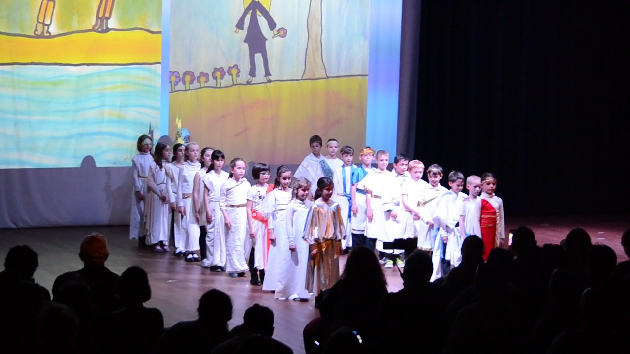 1. Comédie musicale des écoles castelbernardines 07/04/2016