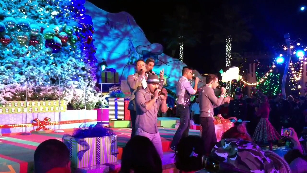 MERRY GRINCHMAS by the Whoville Five at Universal Studios Hollywood | Liam and Taylor's Corner