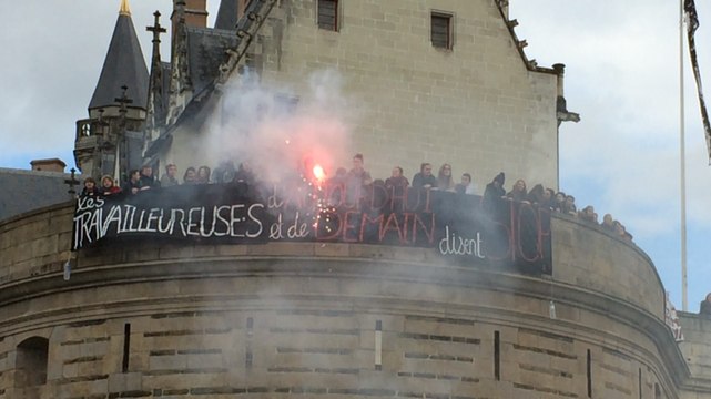 Les étudiants et lycéens sur le Château des Ducs