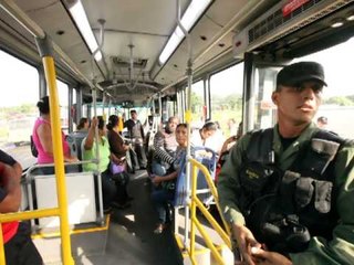 Así viajo en el metrobús. Video: Hermes González