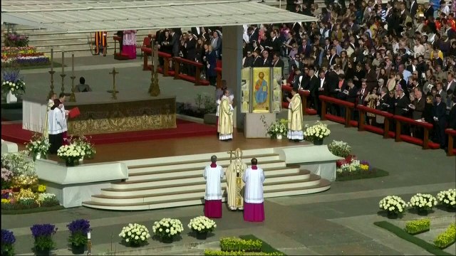 Pope Francis announces his guidance on family and marriage