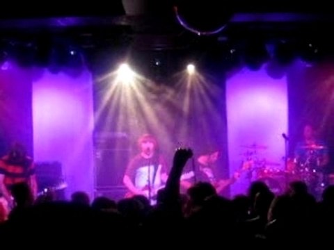 Les Trois accords - Tout nu sur la plage