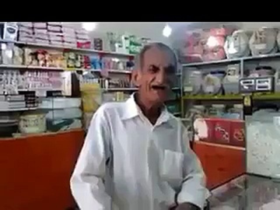 Ağlayan bebek ve kedi sesi takliti yapan yaşlı amca(Süper)!