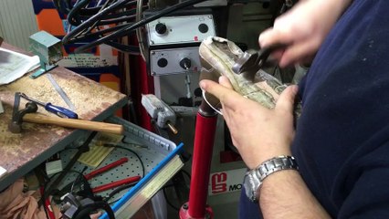 Pascal de l'Atelier du Chalet Aquitain monte une chaussure