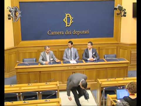Roma - Auto elettriche, la proposta M5S - Conferenza stampa di Diego De Lorenzis (07.04.16)