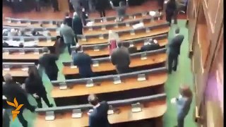 Zafir Berisha sulmon policine - serish proteste ne Parlament