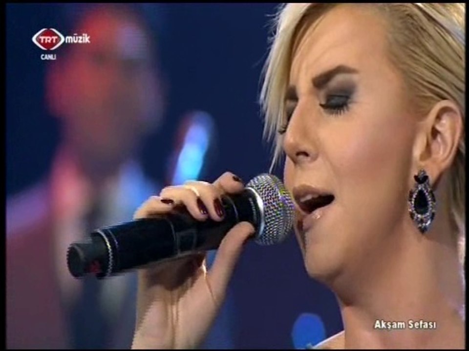 Ayşe İnak Ekiz-Sabahlar Uzak