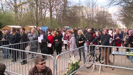 Gauck bei Gedenken an ermordete Sinti und Roma