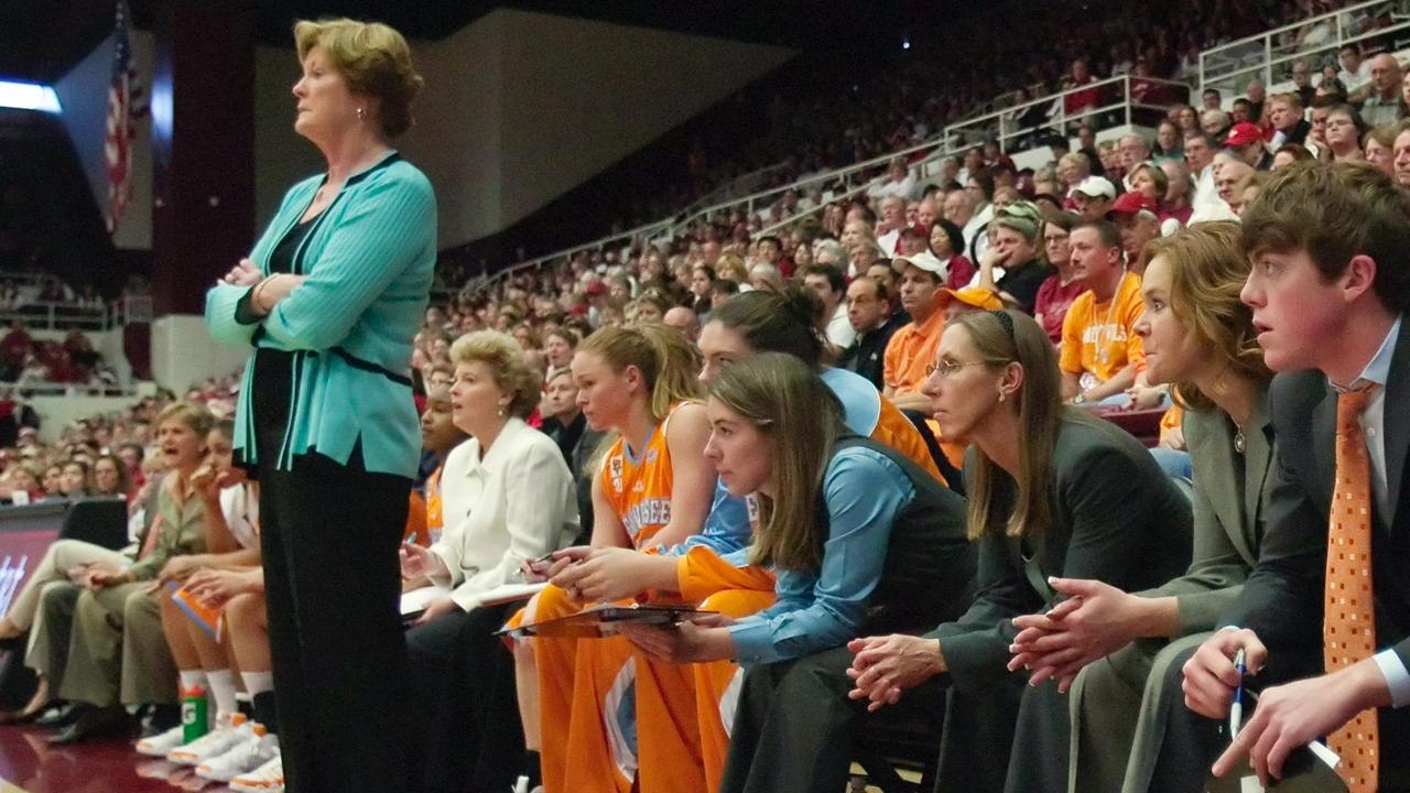 Pat Summitt's son resigns, admits 'relationship'