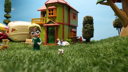 Elsa's GIANT Pet Bunny - Disney Frozen Stop Motion Movie Clips - Play Doh Elsa's World